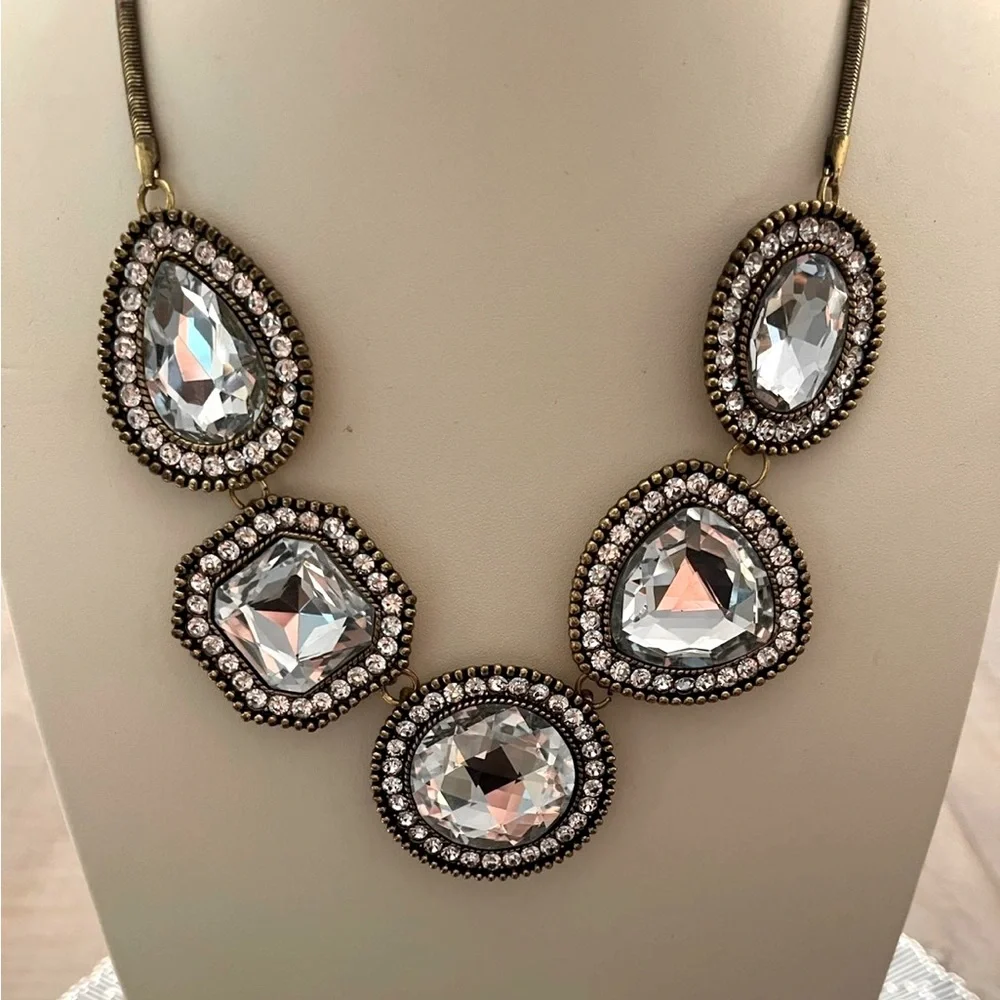 Boutique Elegant Crystal Statement Necklace-NEW
